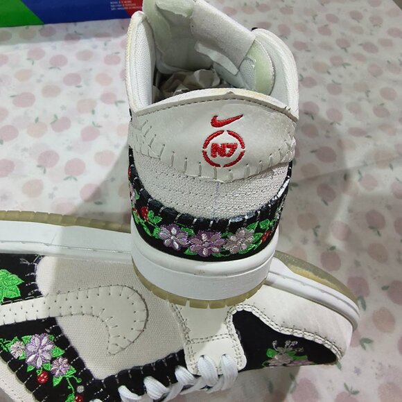 Nike Sb Dunk Embroidered Black And White Sneakers - Picture 8 of 8